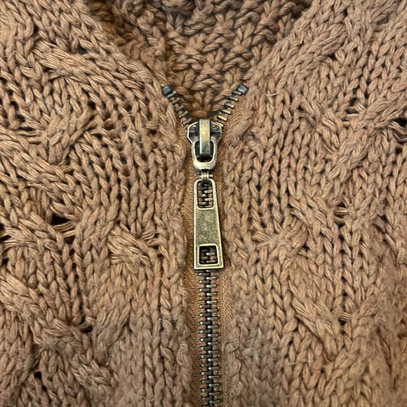 Dex poncho style sweater - Picture 5 of 8